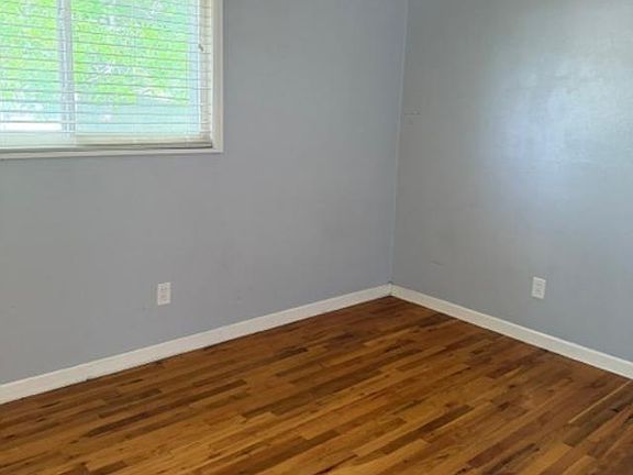 4th image of 343 Hynds Ave