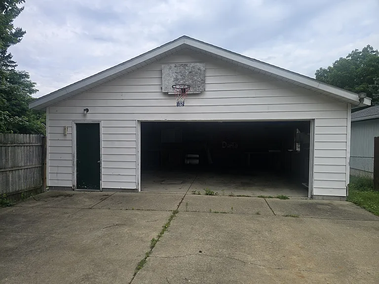 31 Eldredge St — Photo 4