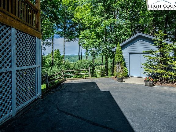 5th image of 926 Balsam Drive