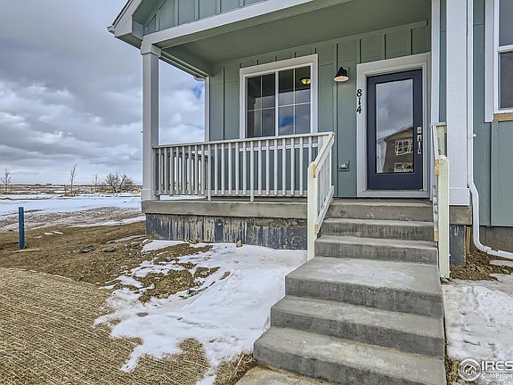 3rd image of 814 Emmerson Blvd