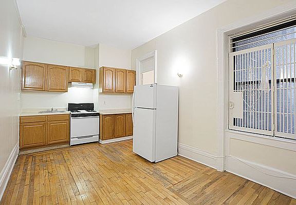 4th image of 160 Claremont Ave APT 1