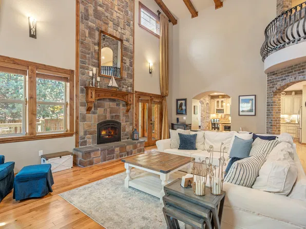 597 Pierce Rd, Medford, OR 97504