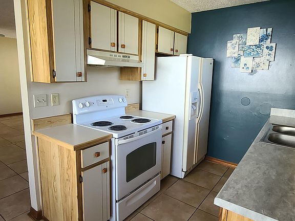 5th image of 840 Center Ave APT 31