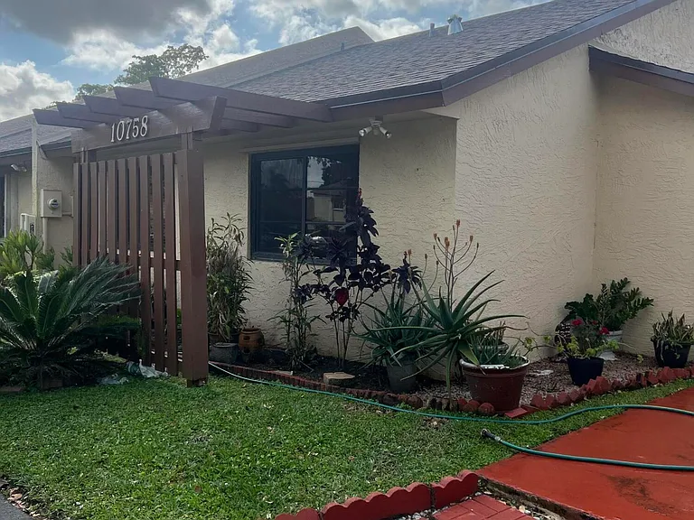 10758 NW 30th Pl — Photo 9