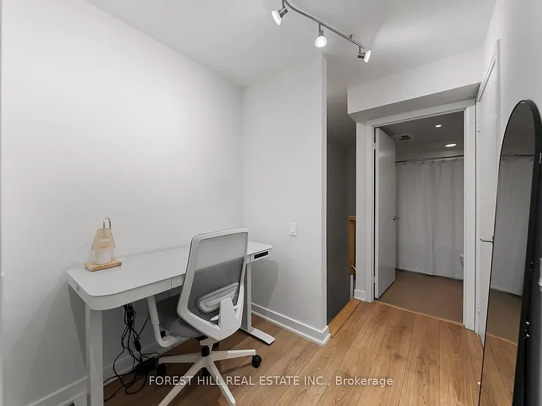 775 King St W #425 — Photo 15
