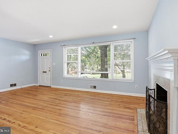 5th image of 8403 Felton Ln