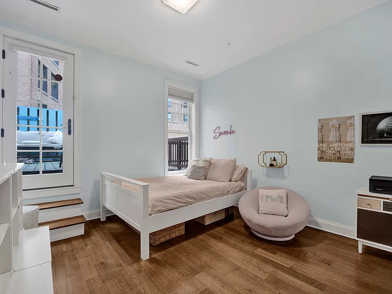 2109 N Clark St — Photo 24