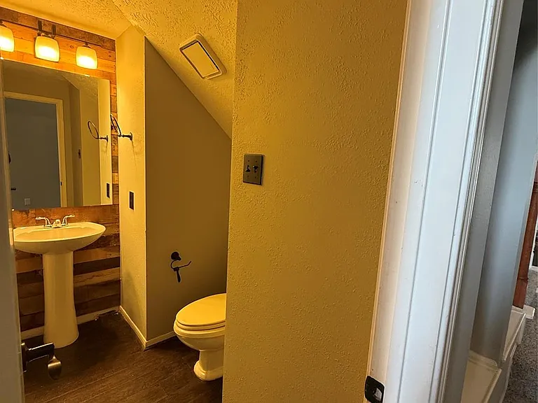1927 Kelona Dr — Photo 16