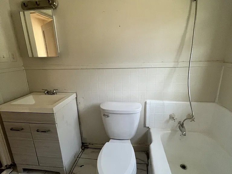 210 N Ross Ave — Photo 7