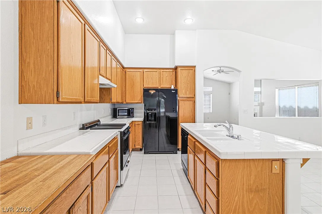 3 bed, 2.0 bath, 1582 sqft, $1,995 — Photo 1