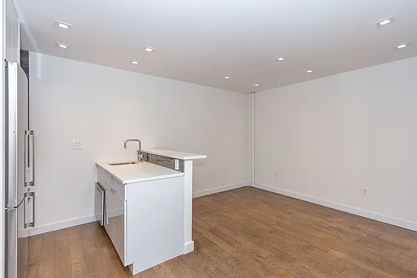 Rented by FirstService Realty (legacy) | media 15