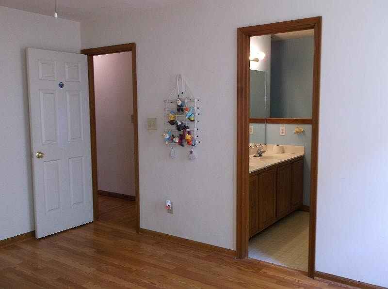 2nd image of 442 Waverly Pl