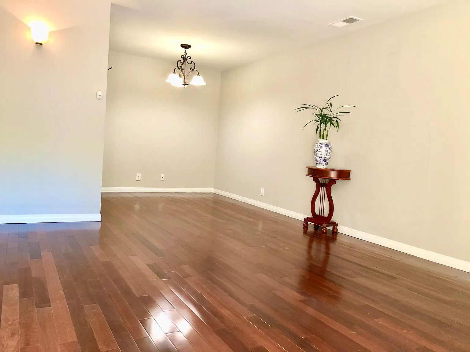 3 bed, 2.5 bath, 1348 sqft, $4,450 — Photo 2