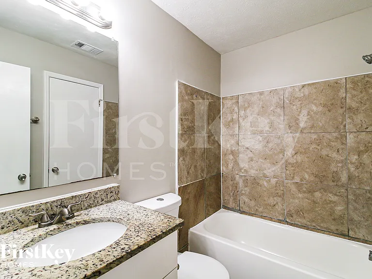 230 Montego Cir — Photo 13