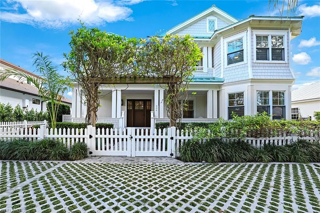 3 bed, 3.0 bath, 2776 sqft, $30,000 — Photo 2