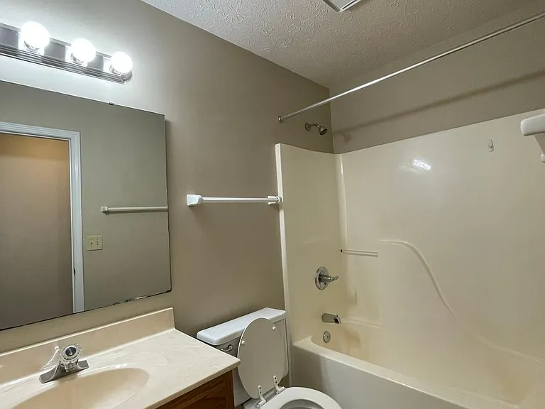10846 Belair Dr — Photo 11