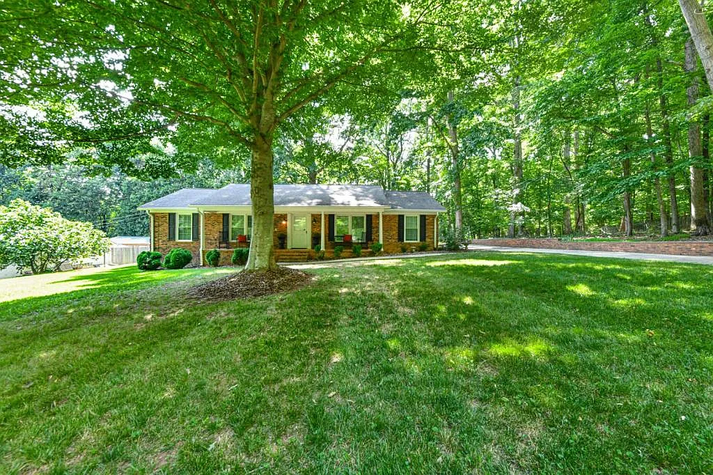 4801 Sweetbriar Rd — Photo 2