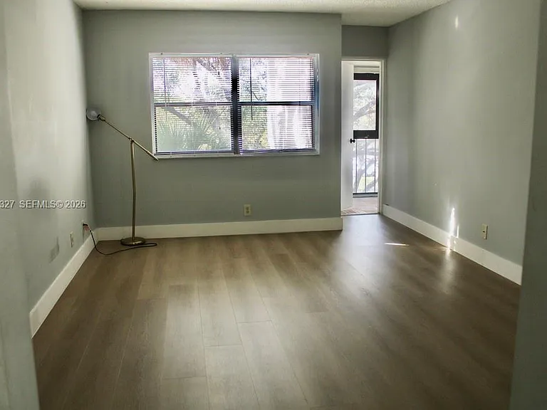 210 Lakeview Dr — Photo 6