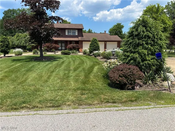 29375 Willow Ln, Willoughby Hills, OH 44092