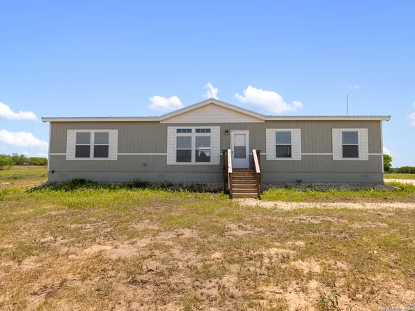 517 County Road 314, Floresville, TX 78114
