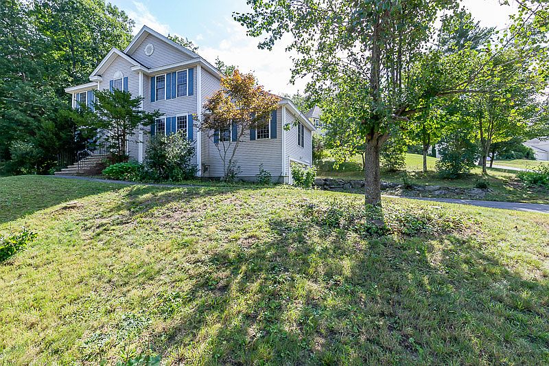 1st image of 26 White Oak Dr