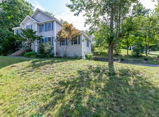 26 White Oak Dr, Nashua, NH 03063