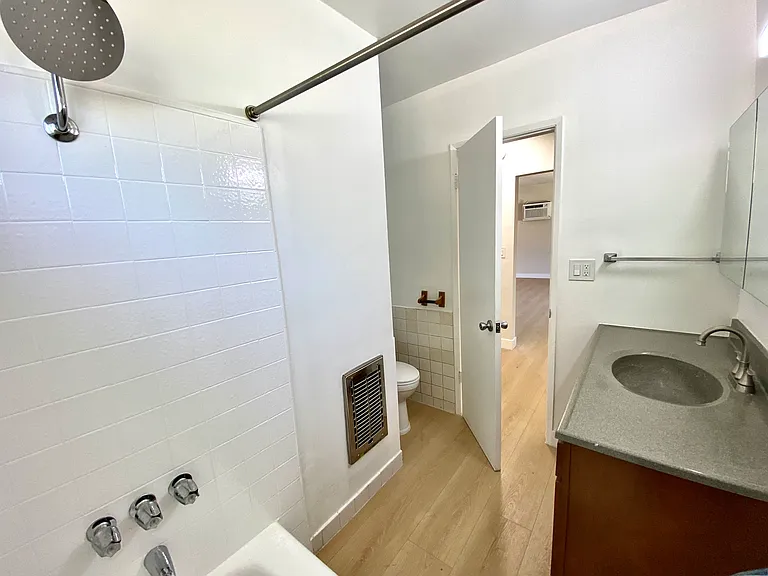2147 Baxter St #9 — Photo 3