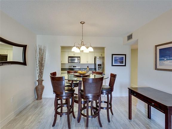 4th image of 34 Forest Beach Dr APT A-20