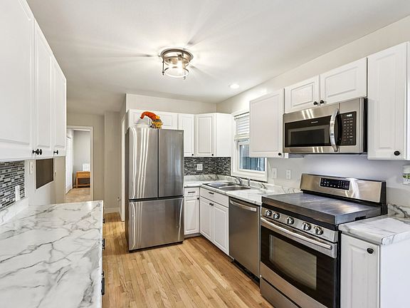 2nd image of 220 Larchwood Ln