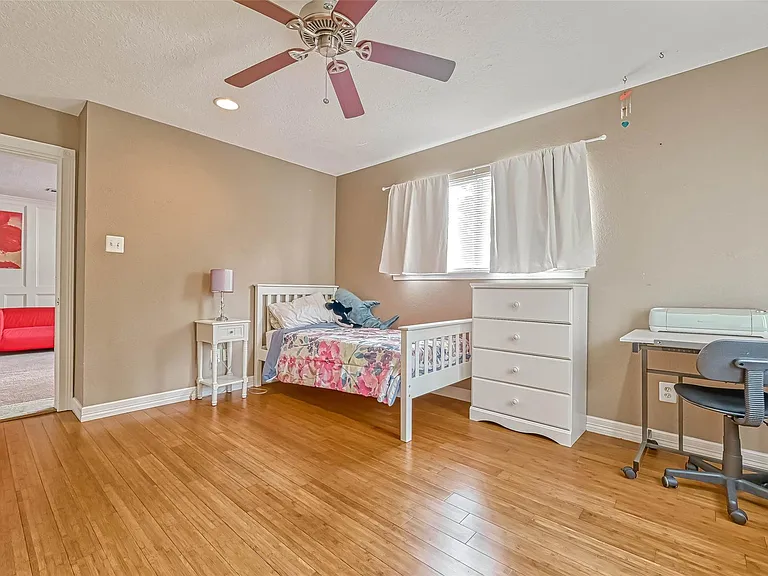 711 Lodgehill Ln — Photo 20