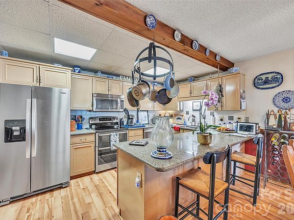 5th image of 630 Mainsail Rd