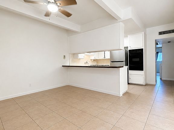 3rd image of 3800 Stockdale Hwy APT 22