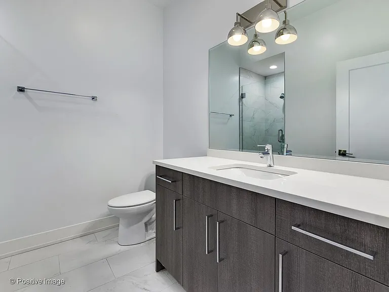 1511 N Sedgwick St — Photo 26