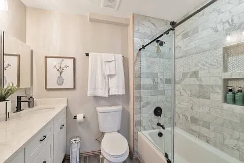 101 N Commercial St #1 — Photo 8