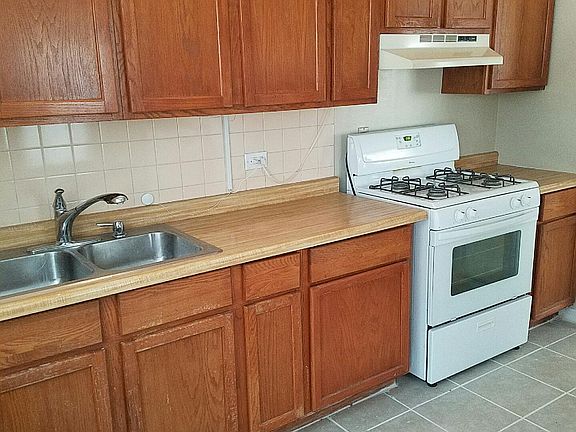 2nd image of 1023 Amhurst Ave