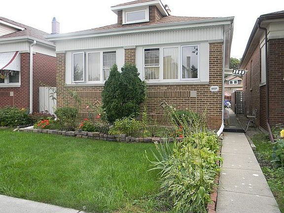2nd image of 2555 N Mont Clare Ave