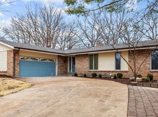 11 Treecrest Ct, Fenton, MO 63026
