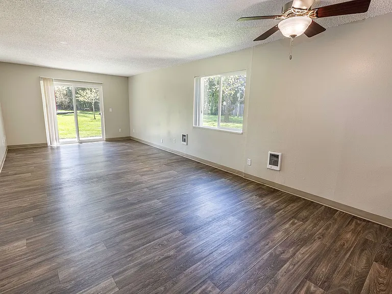 Executive 1801 — Photo 31
