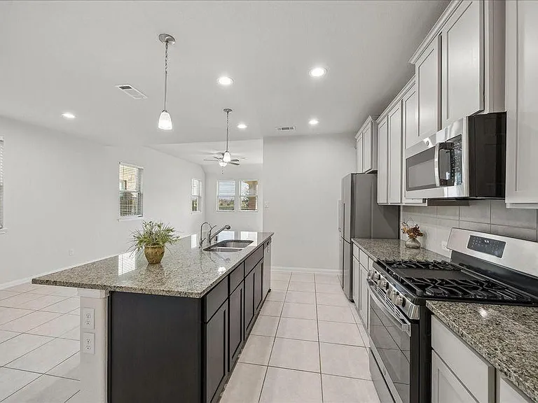 756 Lake Lacosta Dr — Photo 4