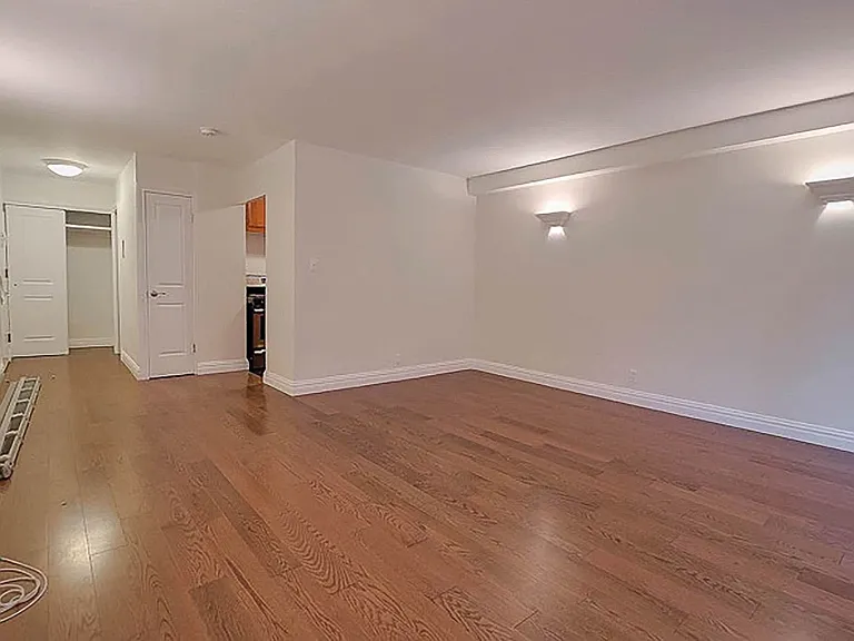 330 W 45th St #4K — Photo 4