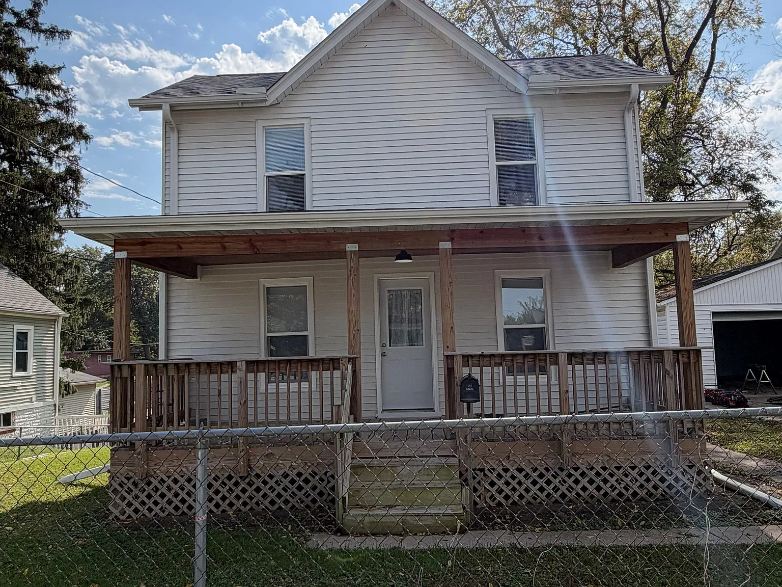 3 bed, 1.5 bath, 1300 sqft, $1,800 — Photo 2