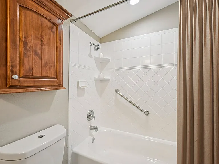 Jade Ridge Apartments — Photo 63