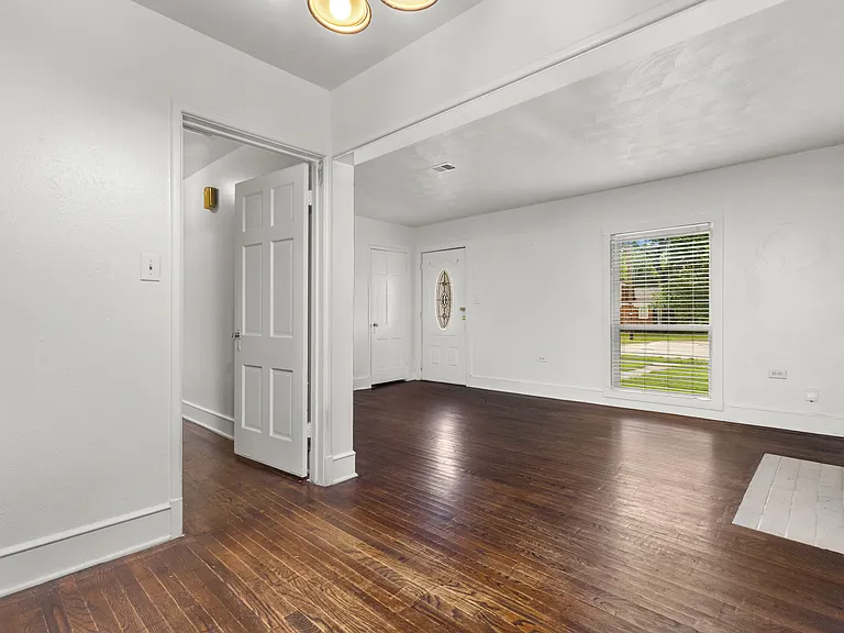 301 Maple St — Photo 4