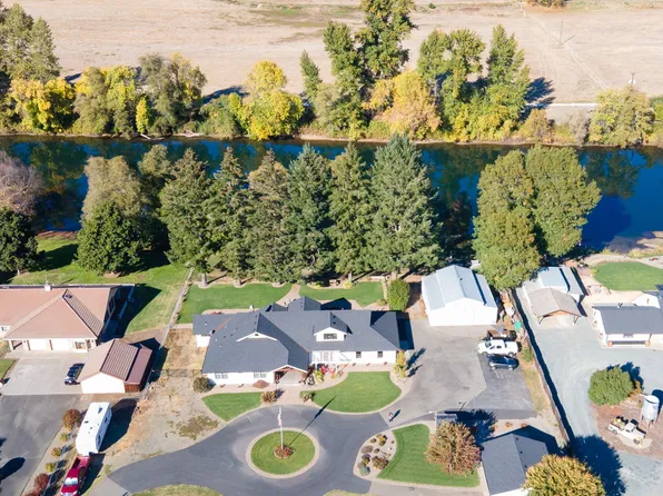 4500 Leonard Rd, Grants Pass, OR 97527