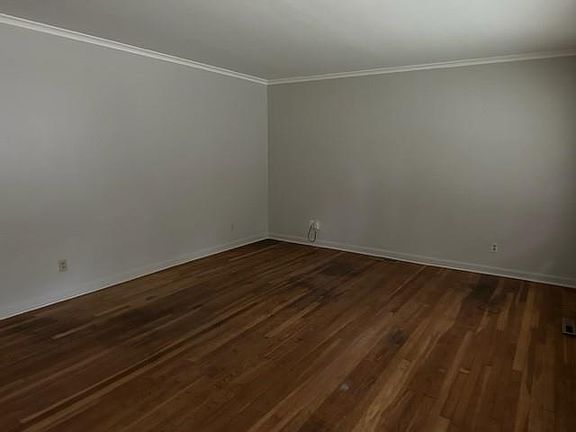 3rd image of 1304 S Elm St