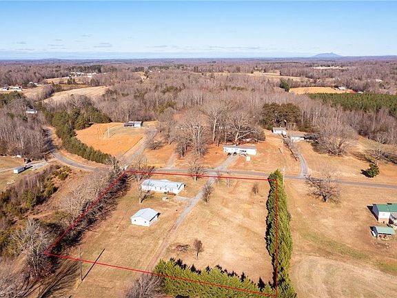 3rd image of 2808 Turners Creek Rd