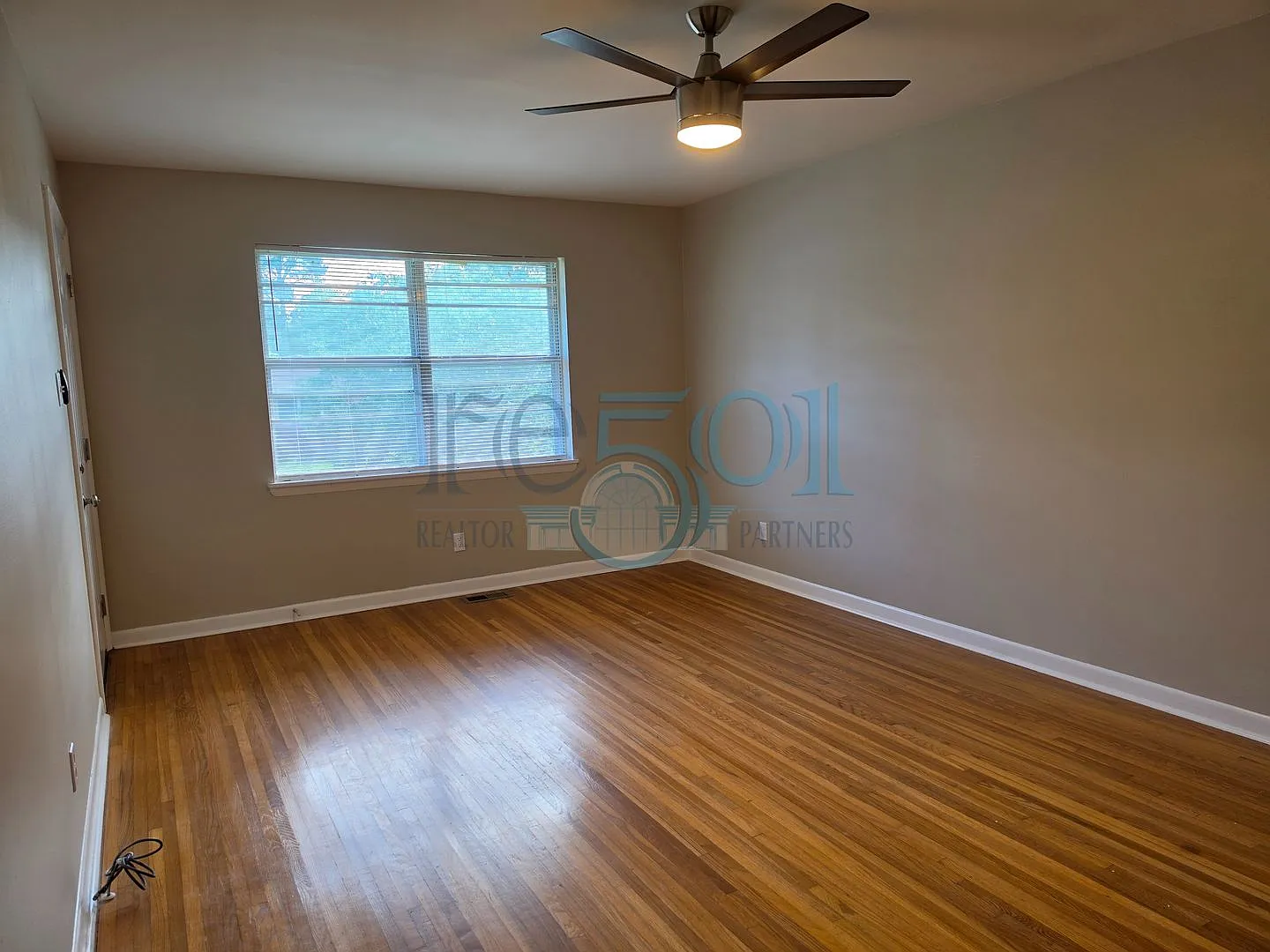 Newly Renovated 3 Bedroom 2 Bathroom — Photo 4