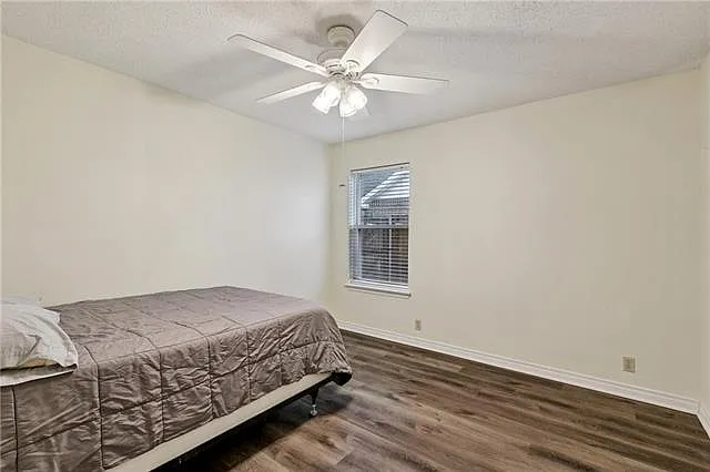 310 Oakley Ln — Photo 11