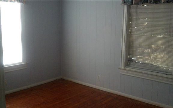 5th image of 320 Hill Terrace Dr