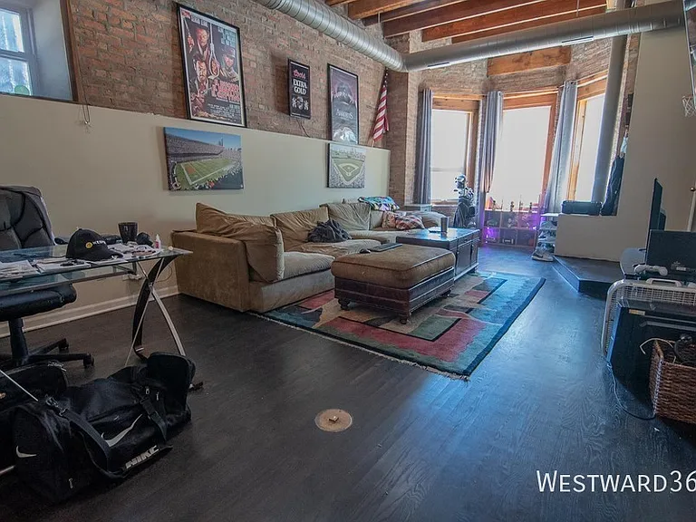 1114 W Hubbard St #1 — Photo 2